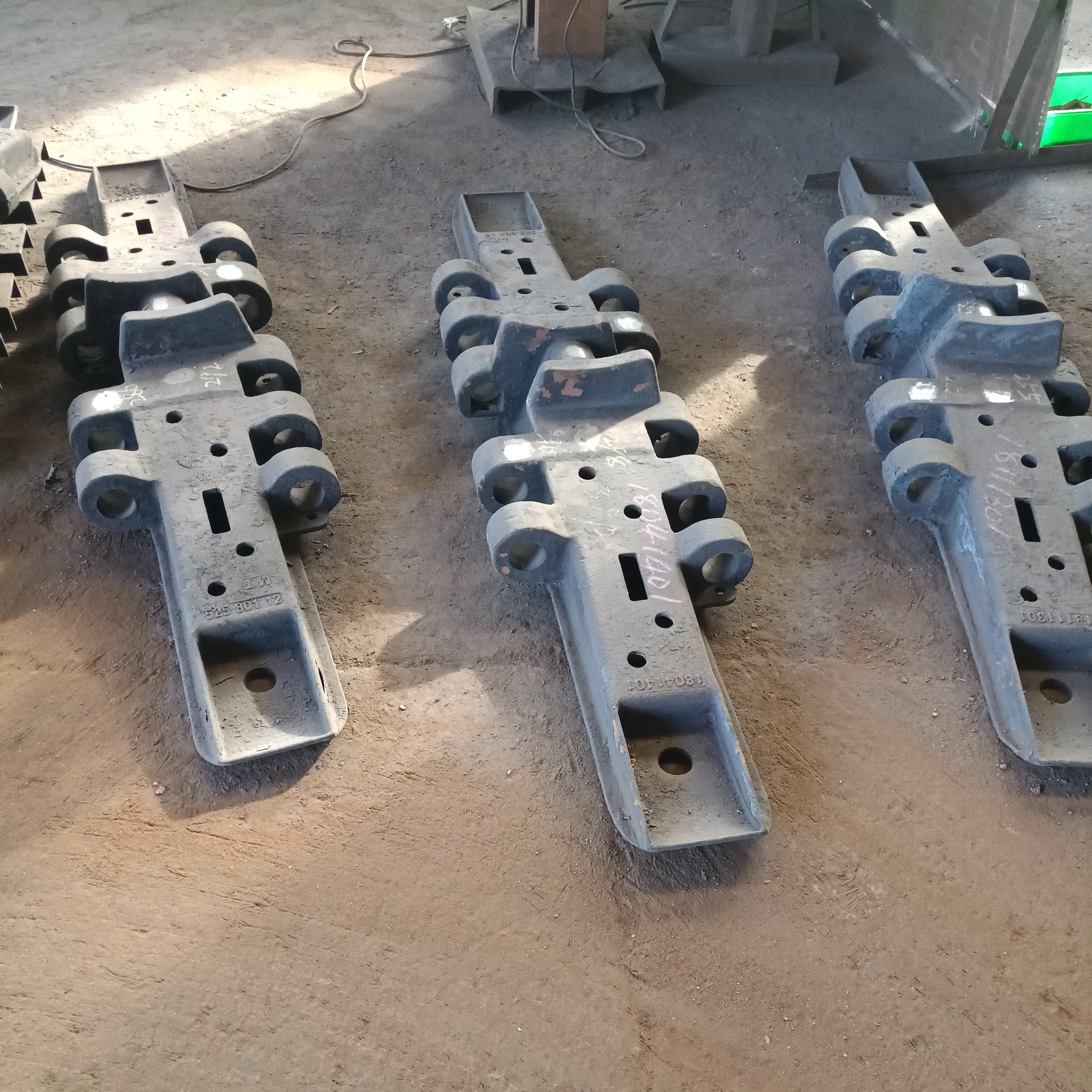 Custom  best quality sand casting swamp shoes for dozer