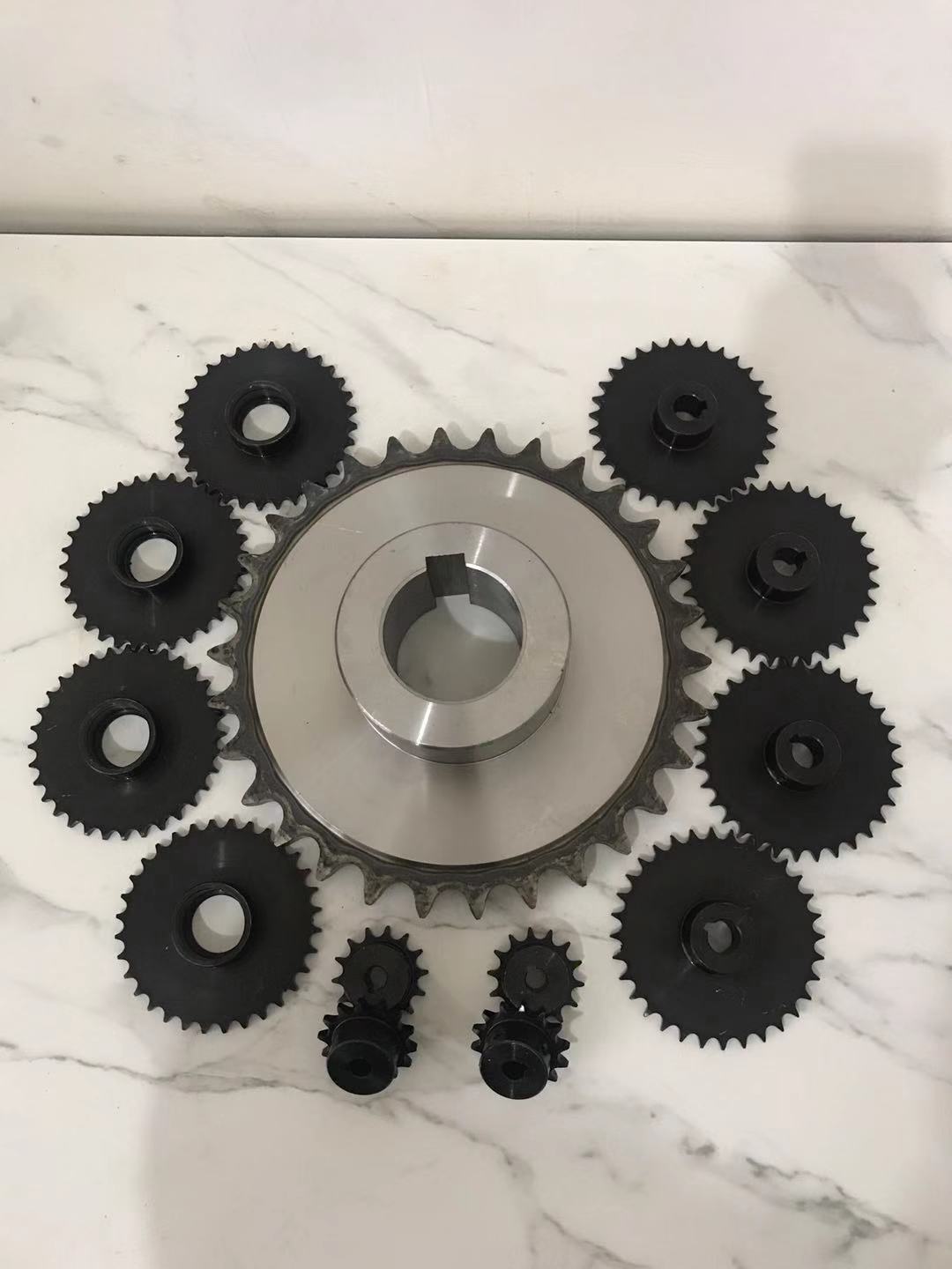 High Quality 100cc Chain Sprocket Rear Motorcycle Sprocket  Factory Price European Standard Steel Sprocket transimission parts