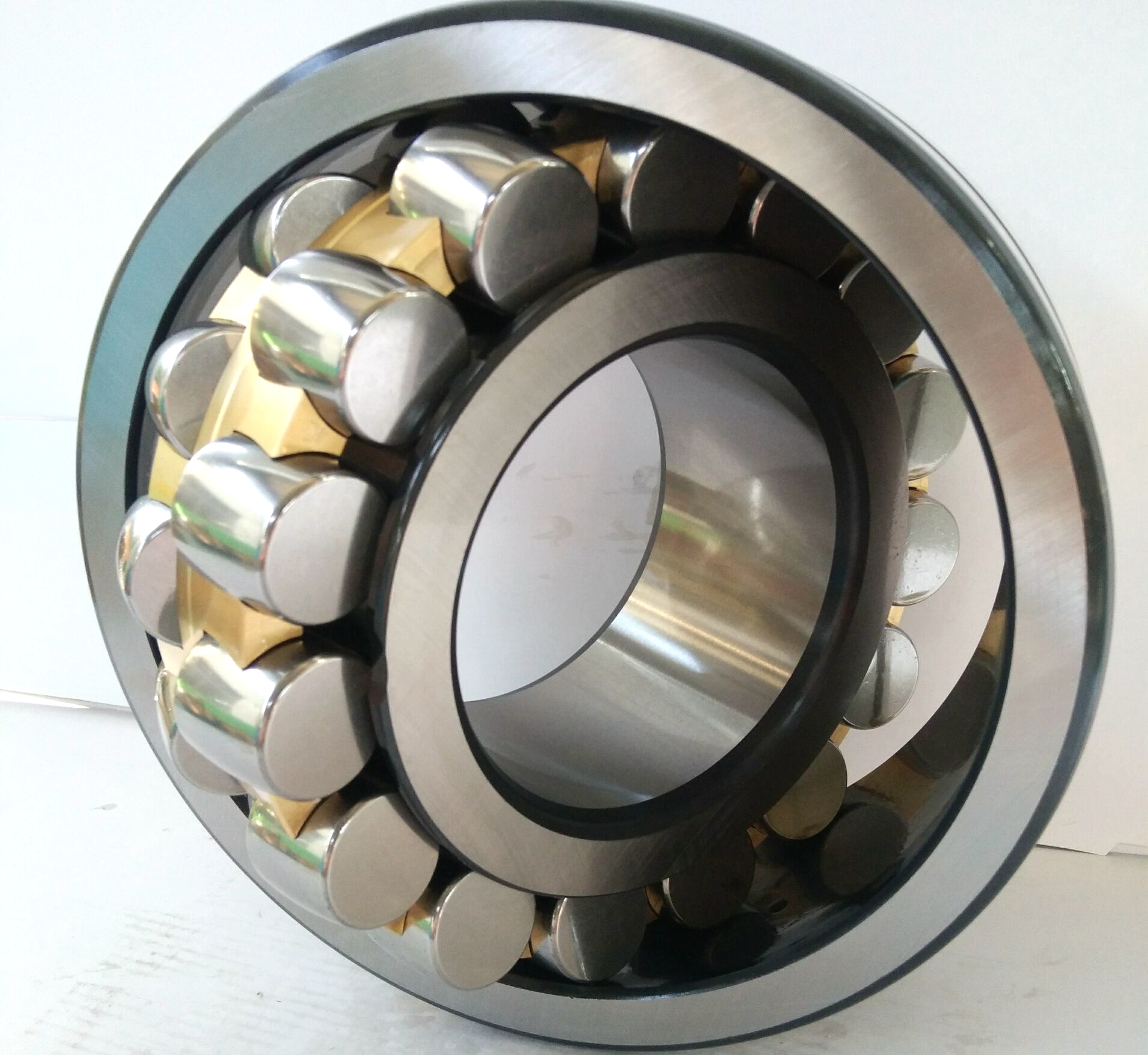 China  High Qualtiy Vibrating polishing machine special spherical roller bearing 22326 MA